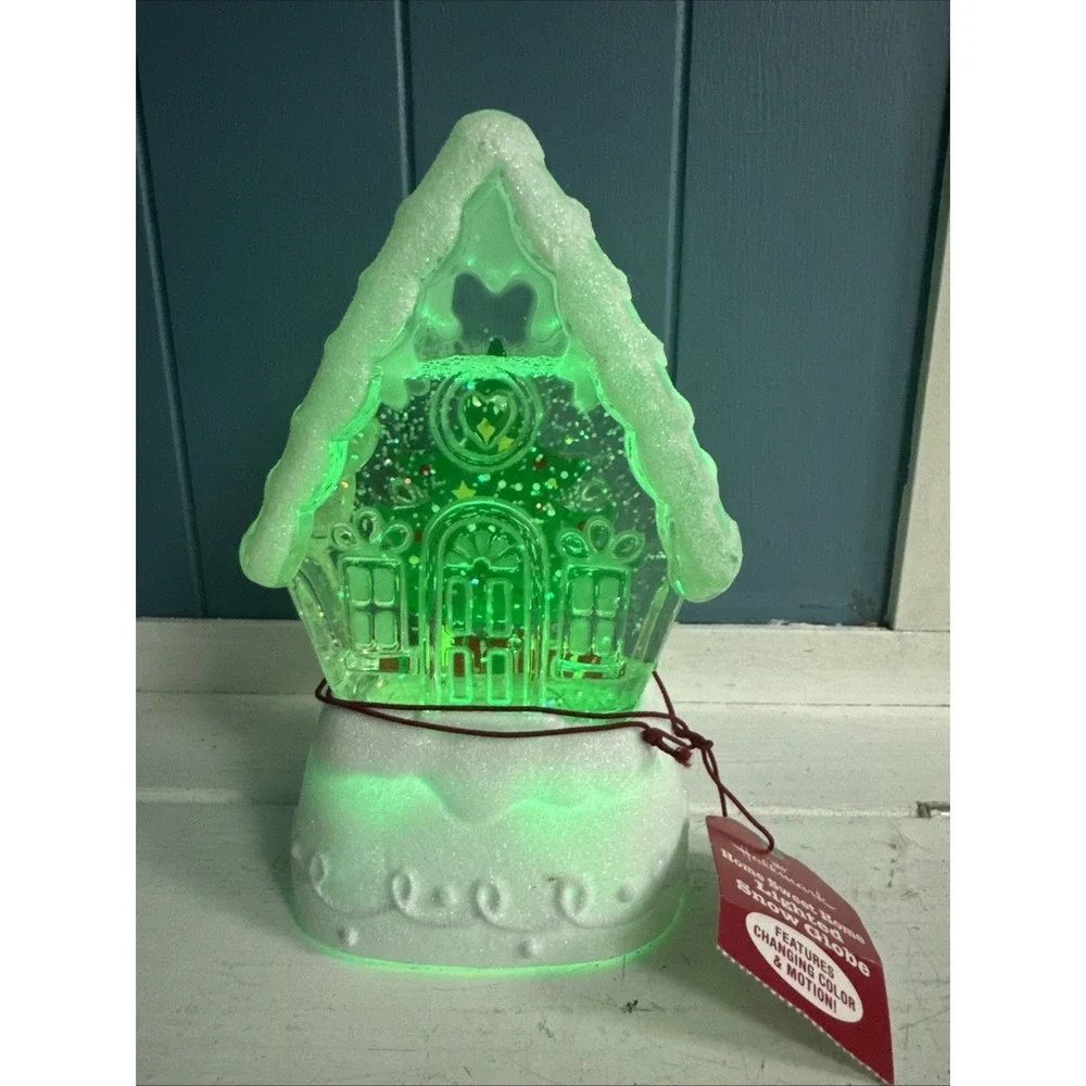 2010 Hallmark Snow Globe Magic Lighted Color Changing Gingerbread House w/‎ Tree